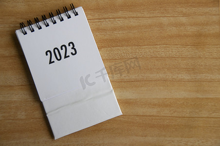 2023 年白表日历上的文本，带有可自定义的文本或想法空间。