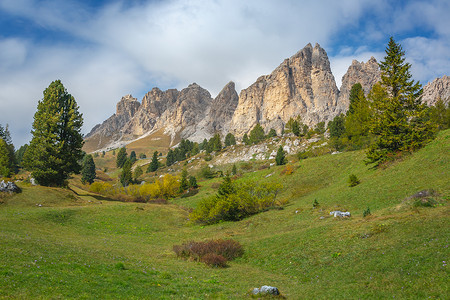 岩面摄影照片_意大利白云岩，加迪纳山口景观在南蒂罗尔，意大利北部
