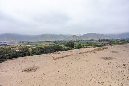 2022岩石摄影照片_秘鲁- 2022年9月14日：秘鲁圣城Caral-Supe考古遗址