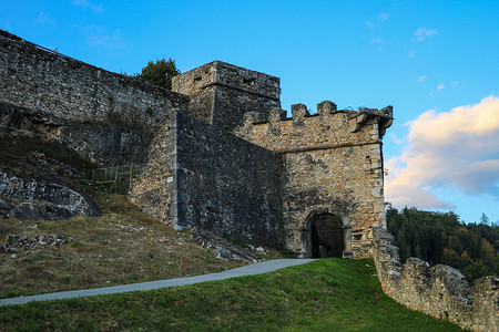 防御堡垒摄影照片_一个古老的石头防御堡垒的片段。