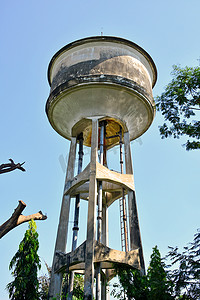 泰国曼谷考丁公园杜斯特动物园的混凝土水箱
