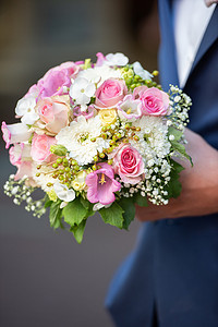 粉红色的花玫瑰郁金香 nosegay 婚礼花卉浪漫情人节