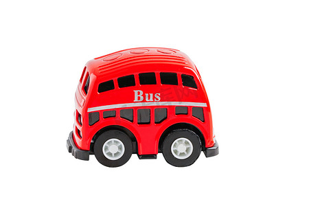 伦敦红色传统公交车在白色背景下与修剪路径隔离。