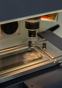 医疗生产仓库照明显微镜的垂直特写镜头