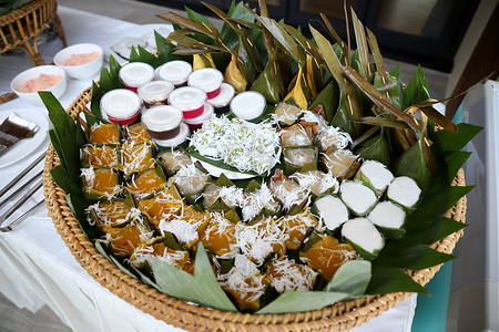 常用装饰摄影照片_泰国甜点，漂亮的颜色，经常用香蕉叶包起来。