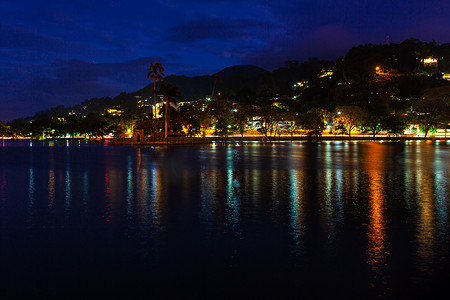 公园湖夜景休闲区。