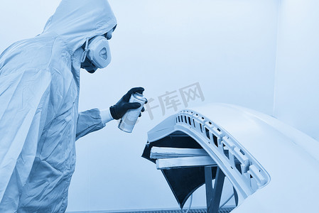 维修汽车服务中喷漆室喷漆车的机械喷漆保险杠