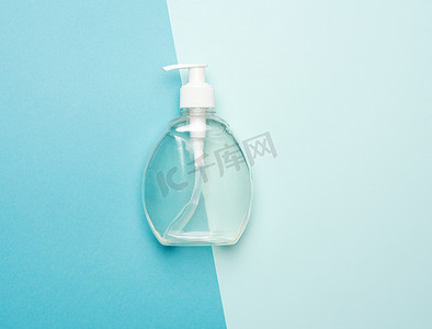 酒精消毒液摄影照片_带消毒液的透明塑料瓶，用于消毒汉
