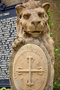 菲律宾马尼拉圣托马斯大学狮子动物雕像