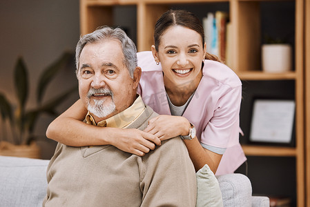 护士与老人摄影照片_医疗保健、支持和护士与一名老人一起在家中进行医疗、咨询和护理。