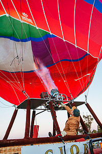 热气球在澳大利亚膨胀