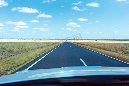 长直的澳大利亚乡村公路