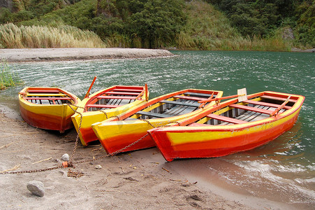 菲律宾三描礼士省的皮纳图博湖