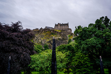 从王子街花园俯瞰苏格兰老爱丁堡