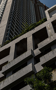 停车场建筑和现代公寓建筑外墙重复结构的结构模式。