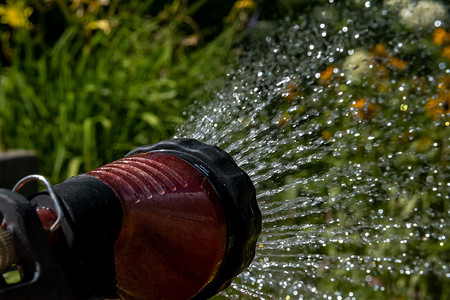 花园软管喷嘴喷水