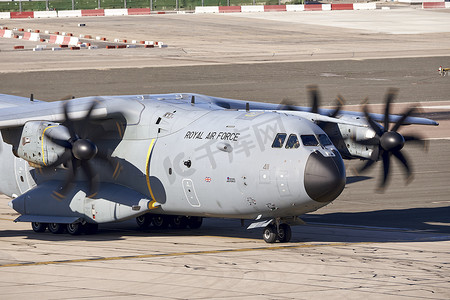 英国直布罗陀 - 2020 年 8 月 18 日：空中客车 A400 在直布罗陀机场 (LXGB)