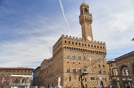意大利佛罗伦萨 — 2023 年 2 月 12 日：著名塔楼和旧宫广场以及意大利佛罗伦萨城市景观的景观