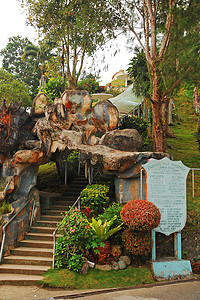 菲律宾薄荷岛的巧克力山观景台台阶。