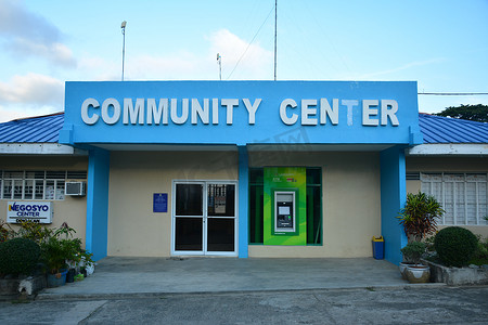 菲律宾奥罗拉的社区中心立面