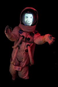 有趣的宇航员太空服，你可以把你的照片放进去。太空和航天博物馆