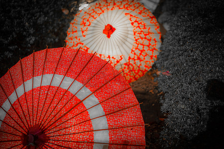 红和伞雨伞图片