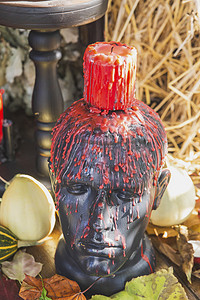 好物专区摄影照片_万圣节用蜡烛和蜡滴的人体模型头