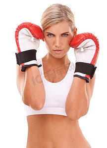 肖像、拳击手或女性在健身训练、锻炼或运动中有动力、自豪或专注。