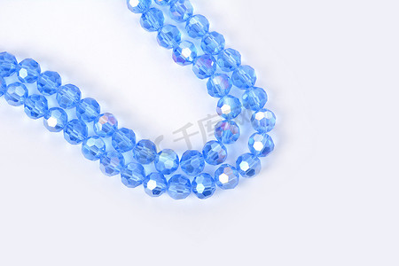 美丽的浅蓝色玻璃闪光水晶 Isoalted 珠