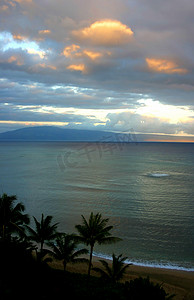 拉奈摄影照片_毛伊岛日落望向摩洛凯岛
