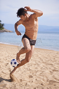 沙滩足球。