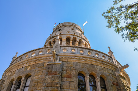 伊丽莎白瞭望台 — 匈牙利布达佩斯上空 János-hegy 上历史悠久的瞭望塔