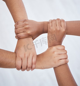 手、协作和加入的人手牵手以团结、团结和联系。