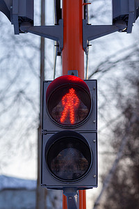 行人交通灯上的红灯。