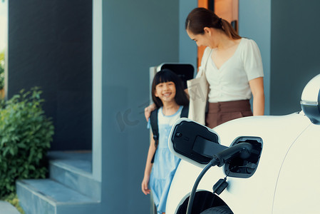 在家庭背景模糊的家庭充电点聚焦 EV 汽车充电。