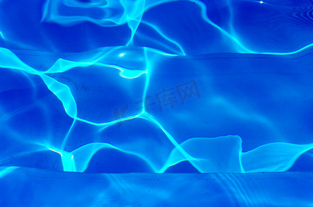 梦想阳光摄影照片_与阳光的蓝色水背景
