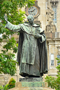 圣托马斯大学米格尔德贝纳维德斯雕像在马尼拉，