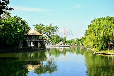 考斯特摄影照片_曼谷考丁公园杜斯特动物园的室外公园水池，