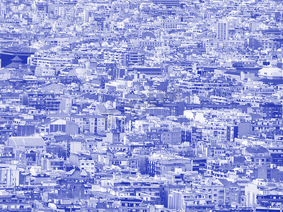蓝色和白色的未来派双色调拥挤的城市景观背景，数百座密集的建筑