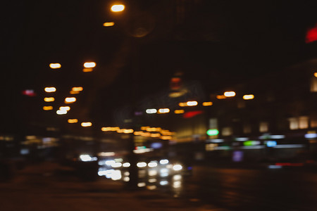 街道夜摄影照片_城市周围五颜六色的灯光在移动和运动模糊。