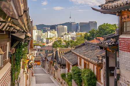 韩国婚纱照摄影照片_北村韩屋村与首尔城市天际线，城市景观韩国