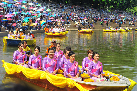 Um Phra Dam Nam 仪式节