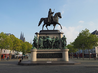 三生三世十里桃花摄影照片_弗里德里希·威廉三世国王纪念碑在科隆