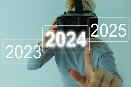 关注数摄影照片_2023 2024 2025 准备和关注新年概念的新业务。