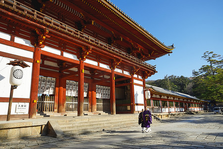 奈良东大寺的日本僧侣。