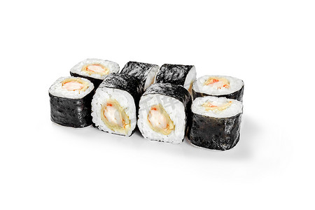 Maki 寿司卷配米饭和海苔包裹的天妇罗虾