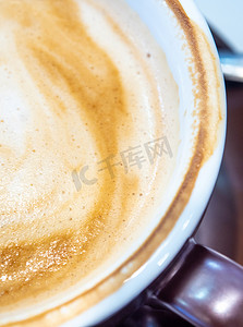 一杯咖啡中柔软细腻的奶泡