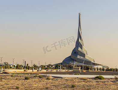 阿联酋迪拜 — 世界上最大的单点太阳能发电厂 HH Sheikh Mohammed Bin Rashid Al Maktoum 太阳能公园的照片。