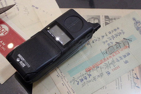 Esco 第一联合建筑博物馆的 Micro tac 手机