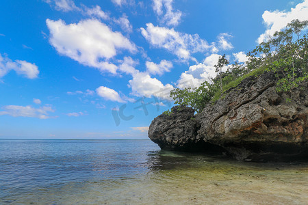 石子摄影照片_印度尼西亚巴厘岛不可能的海滩，自然度假背景。
